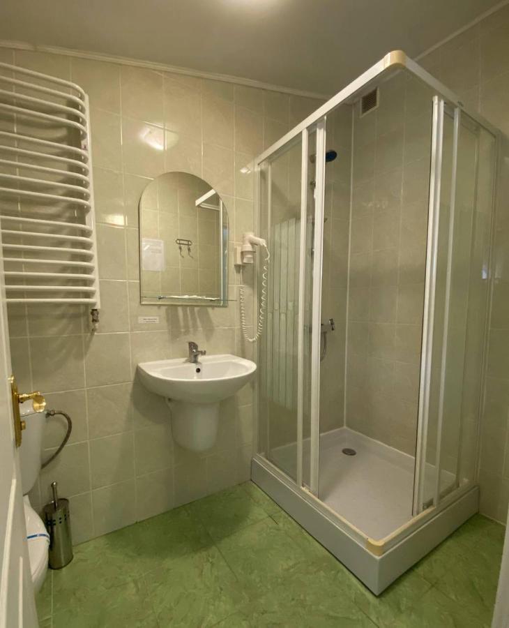 Lemon Otel Drogobych Dış mekan fotoğraf